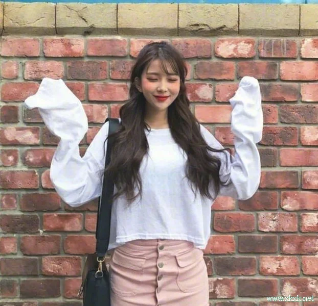 甜美的半扎长发示范，即妩媚又透着少女感