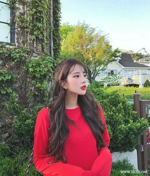 甜美的半扎长发示范，即妩媚又透着少女感
