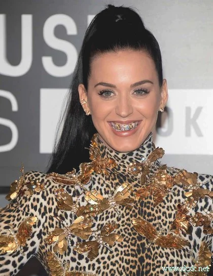 Party Hair! 简单易学女星派对发型