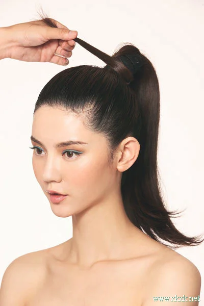 利落帅气 DIY时装周高耸马尾