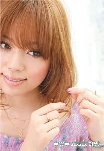 发型DIY 4步骤长发即可变短发