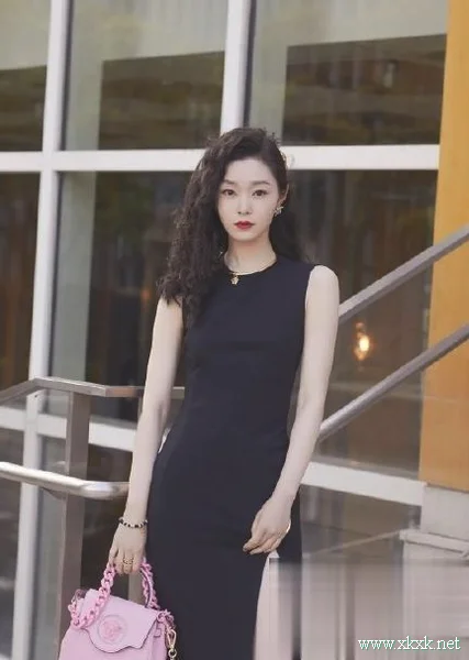 宋轶复古羊毛卷发造型 性感妩媚女人味十足