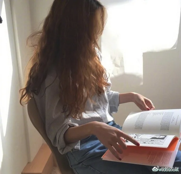 长发女生很流行的“泡面头”图片大全