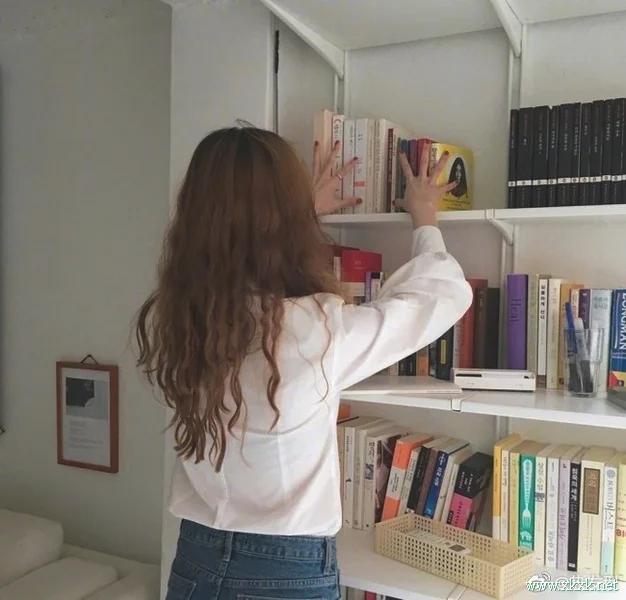 长发女生很流行的“泡面头”图片大全