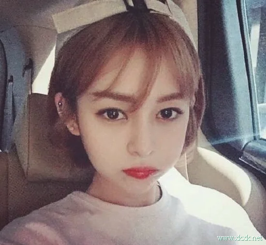 2019最美的小姐姐短发美照集