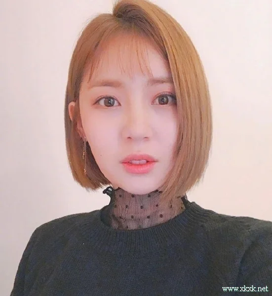 9款女生流行短发发型,可清新可优雅 