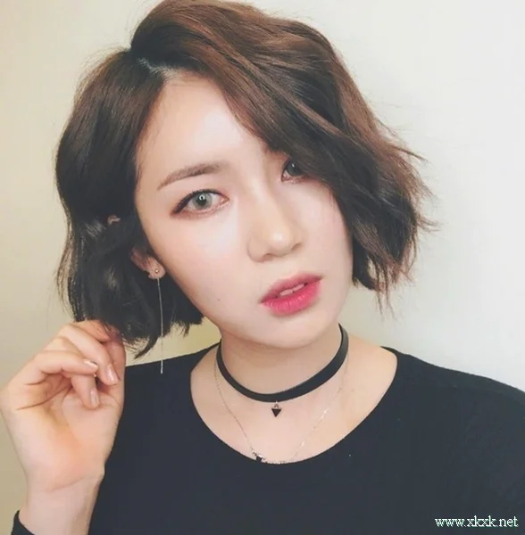 9款女生流行短发发型,可清新可优雅 