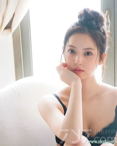 韩式清新范丸子发型 足以让你怦然心动