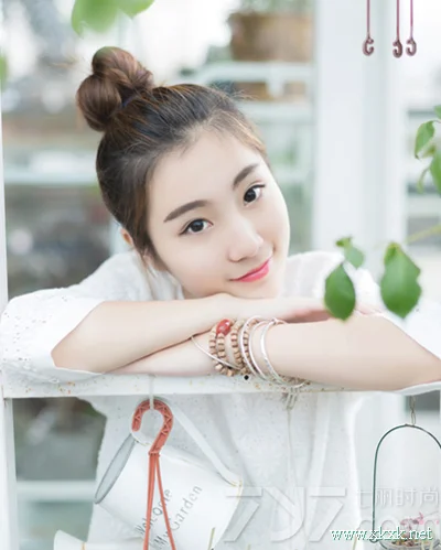 韩式清新范丸子发型 足以让你怦然心动