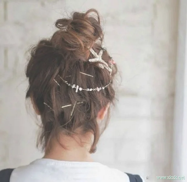 惊艳！中长发女人发饰与发型搭配示范