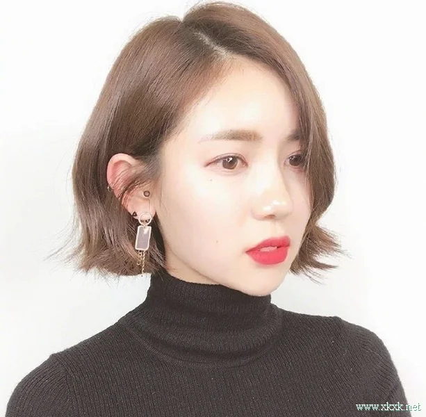 9款女生流行短发发型,可清新可优雅 