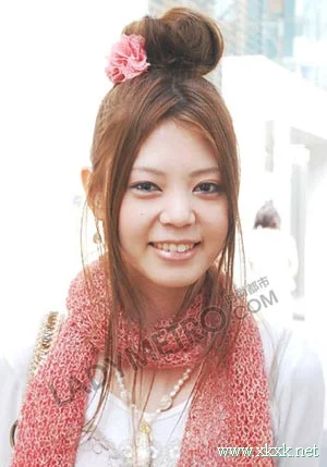 改变发色让发髻活泼起来