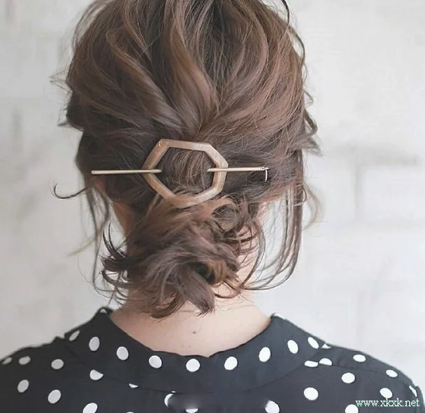 惊艳！中长发女人发饰与发型搭配示范