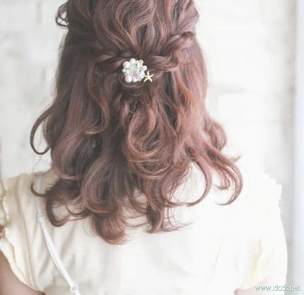 惊艳！中长发女人发饰与发型搭配示范