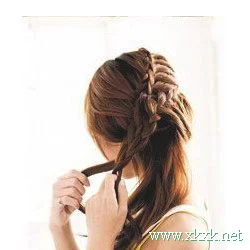 轻松5步 自制可爱小女人味发型