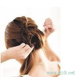 轻松5步 自制可爱小女人味发型