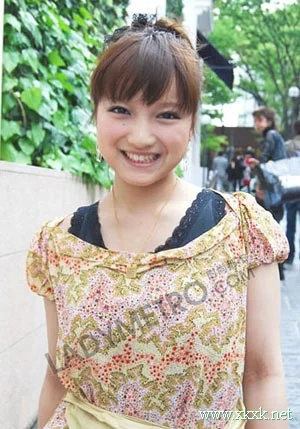 低调的深褐色发色