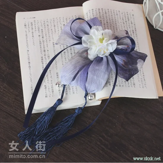 发型尴尬期，不如让漂亮的发饰来帮你