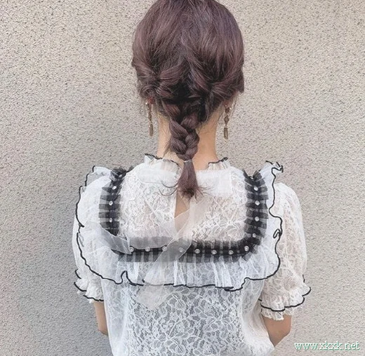 扎个小辫子出门,九款女生辫子发型图片