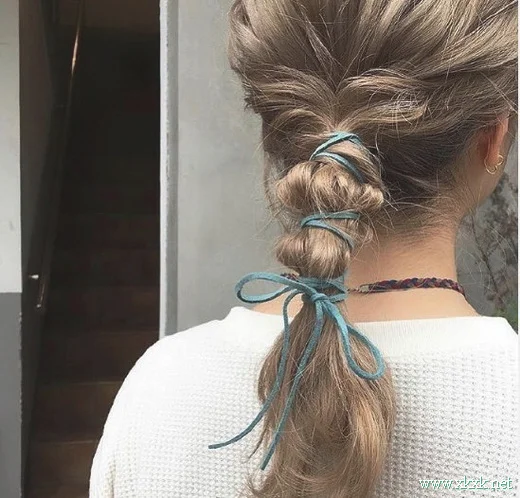 扎个小辫子出门,九款女生辫子发型图片