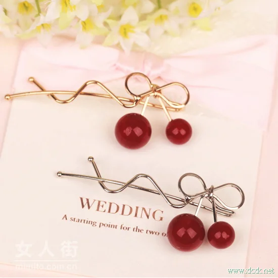 发型尴尬期，不如让漂亮的发饰来帮你