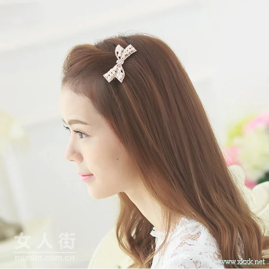 发型尴尬期，不如让漂亮的发饰来帮你