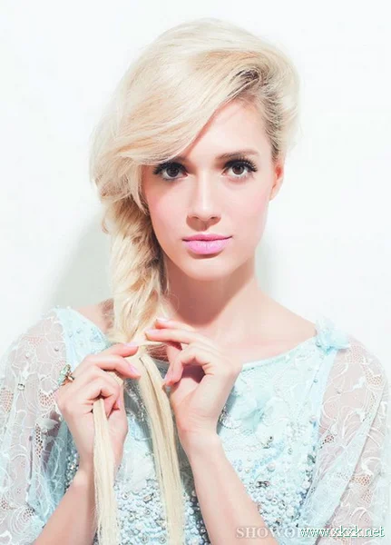 慵懒风的三股编发 扁塌头发的救星