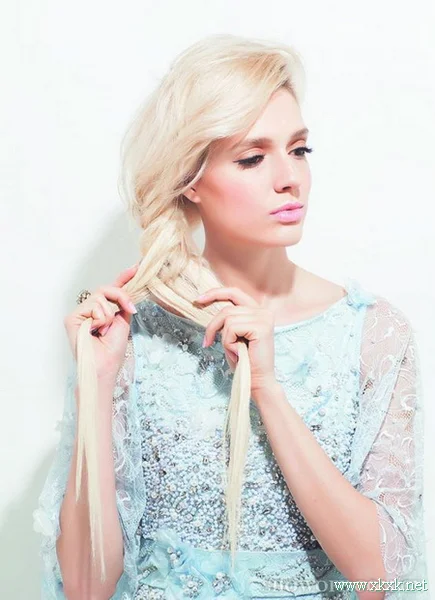 慵懒风的三股编发 扁塌头发的救星