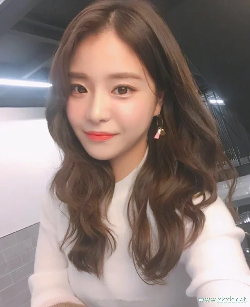 中长波浪卷发型推荐,甜美又不失女人味