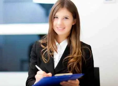 鹅蛋脸适合的短发发型 烫卷+染发打造完美瘦脸显气质