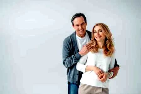 宽脸方脸女生适合的发型设计图片 2012中分发型迅速瘦脸