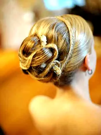 唯美精致新娘盘发发型 做婚礼上瞩目的焦点