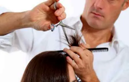 发尾干枯毛躁怎么护理 护发精油是个好东西