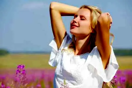 什么发型最显瘦 纯真绚丽短发甩掉大饼脸