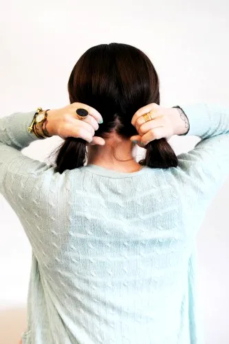 简单DIY盘发教程 打造干净利索妈妈发型