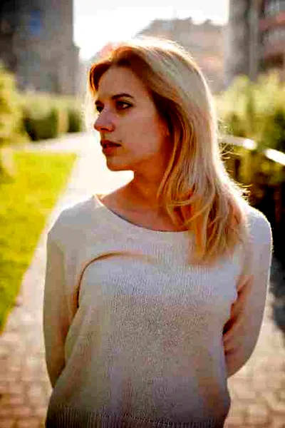 丸子头的简单扎法 6步打造清新发型