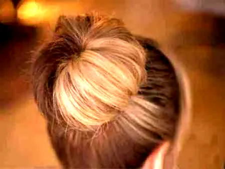 欧美式简单丸子头扎法 干净利落自然清新纯粹感