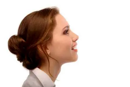 烫染后头发怎么护理 干枯毛躁也能变得柔顺健康