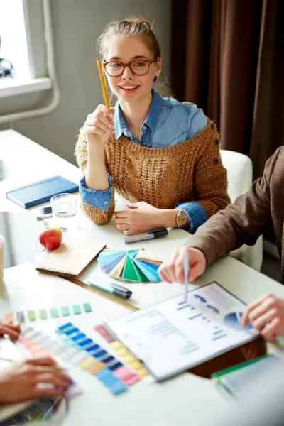 2012冬季流行中长卷发发型图片 瘦脸减龄打造鹅蛋脸