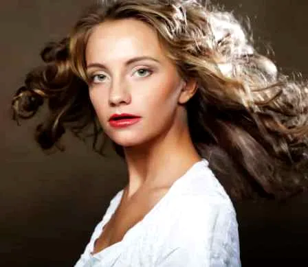 2014女生最新时尚发型指南 推荐甜美短发长卷发