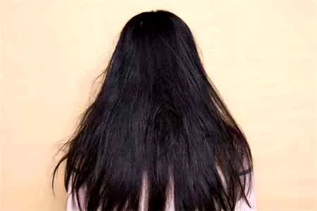 发尾干枯毛躁怎么护理 注意头发防晒