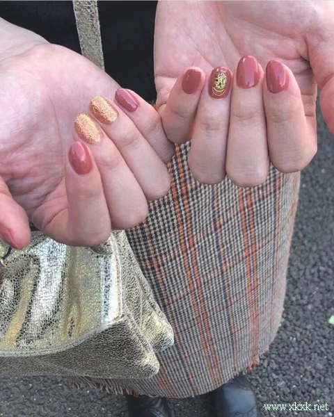 温柔暖色系美甲，适合春季的美甲图片