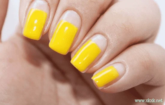 格子美甲教程 时尚华丽格子美甲教程