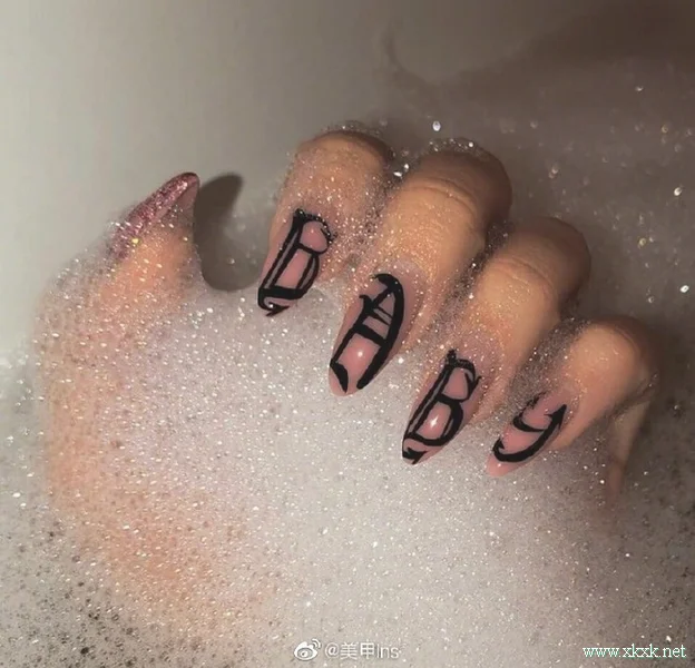 圣诞节酷女孩的专属美甲图案 ​​​​