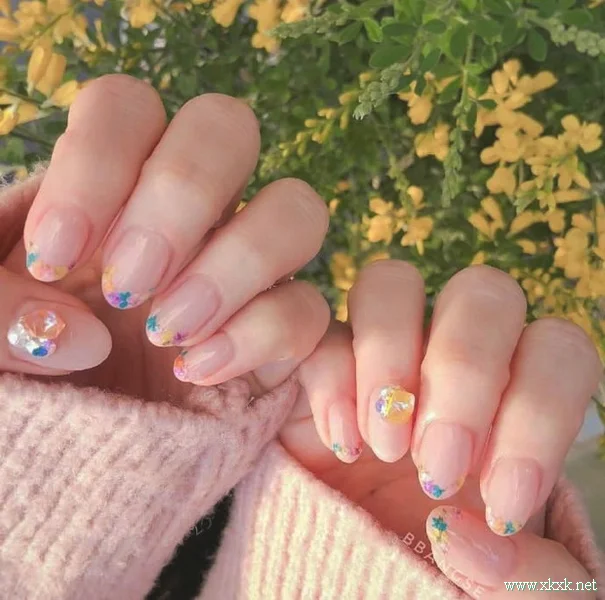 超适合夏天的清爽透明感美甲