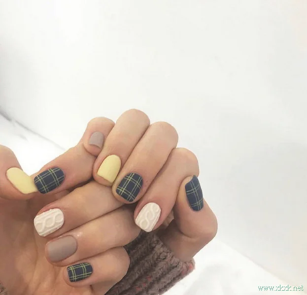 一组适合短指甲女生的美甲图案