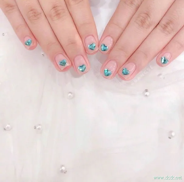 超适合夏天的清爽透明感美甲