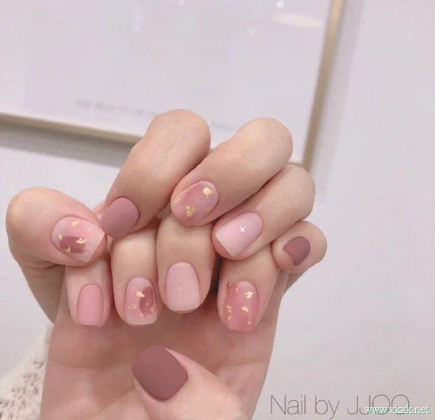 一组适合短指甲女生的美甲图案