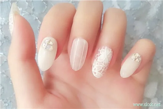 优雅白色蕾丝美甲，经典法式DIY美甲造型