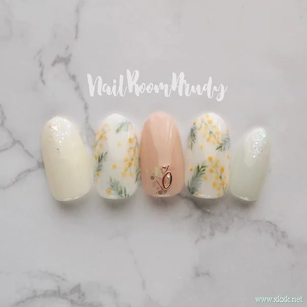 适合上班族女生的春季美甲图片